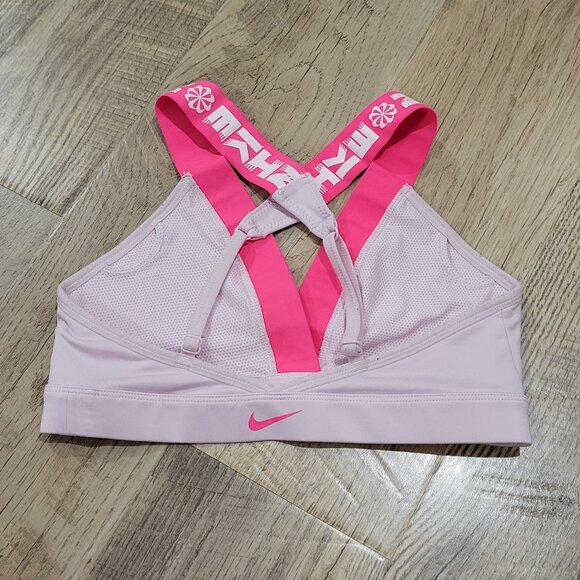 Super Cute Nike Sportsbra - Picture 2 of 3